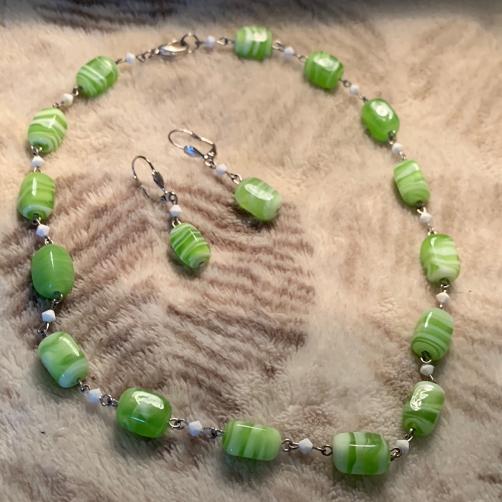 NWOT Silver and Green stone necklace and earring set